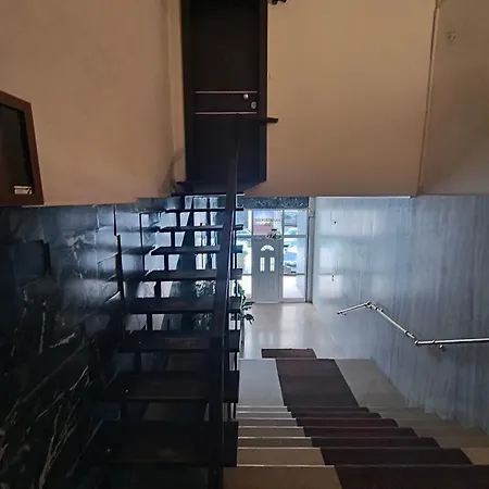 Metro 1 -private Parking 500m- Lägenhet *