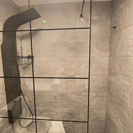 Metro 1 -private Parking 500m- Apartment