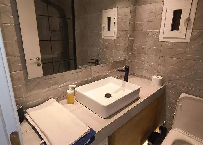 Metro 1 -private Parking 500m- Апартаменты Салоники