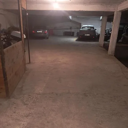 Metro 1 -private Parking 500m- סלוניקי